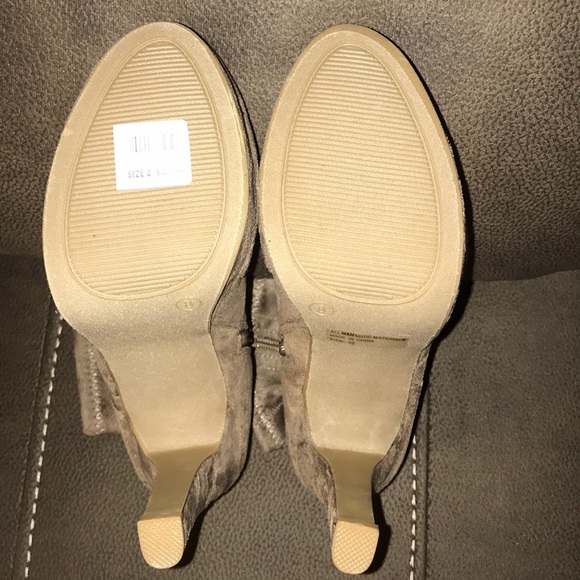 *NEVER WORN* Taupe Faux Suede Platform Booties - Picture 3 of 3